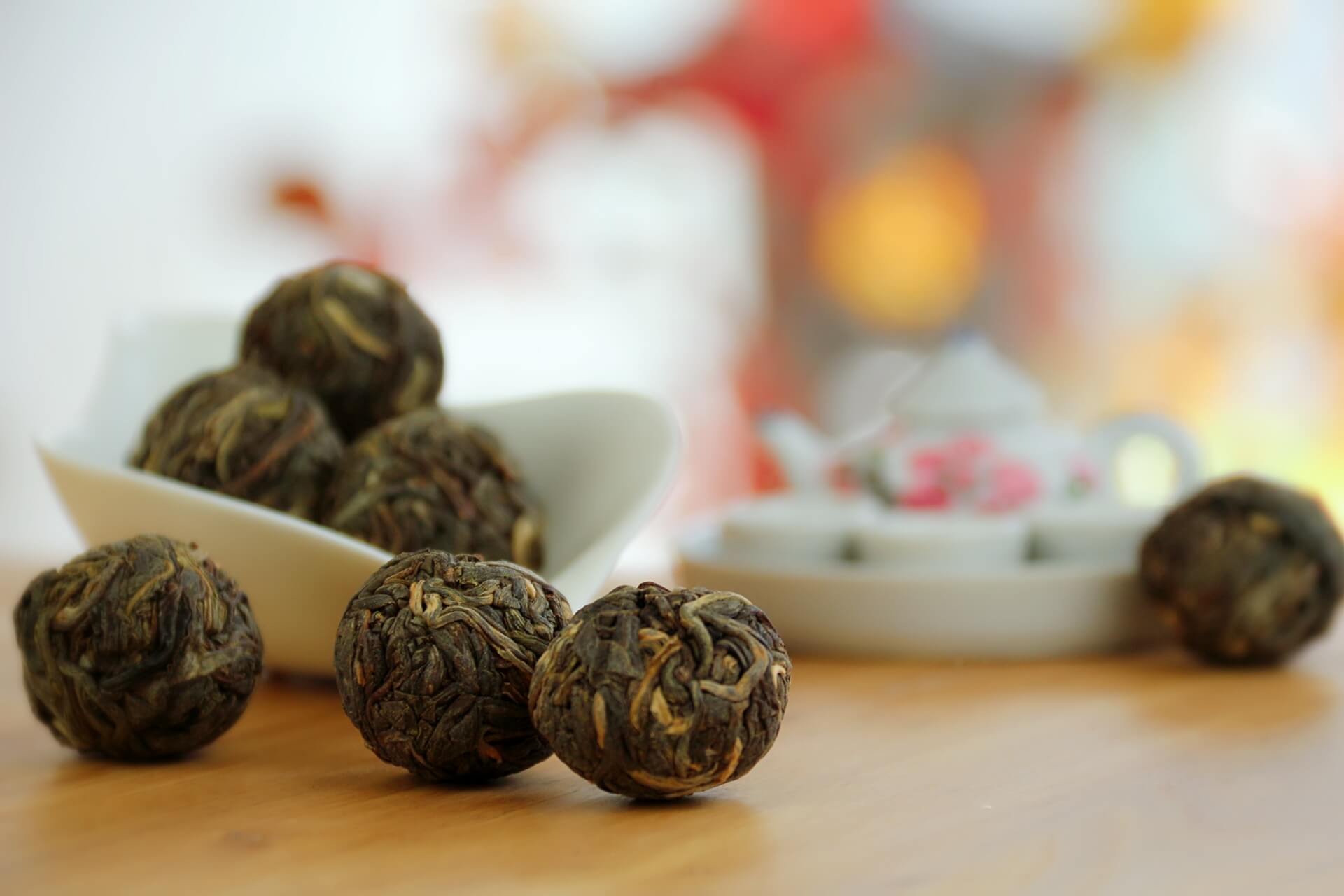 龙珠茶 (Dragon Pearl Tea)